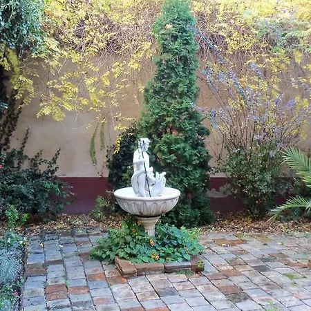 Πανσιόν Caesar Panzio Pápa