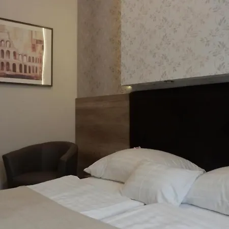 Caesar Panzio 3* Pápa