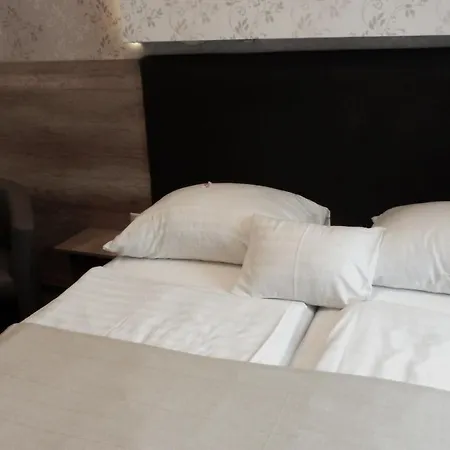 Πανσιόν Caesar Panzio Pápa